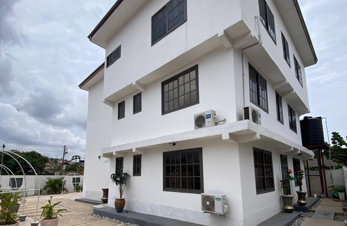 Mataheko Apartment | Cozy 2-bedroom apartment with WiFi, AC in charming Accra