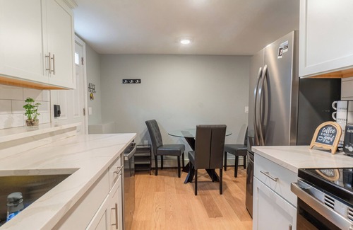 Saugus Apartment | Cozy 2-bedroom apartment near Boston with free Wi-Fi, parking, laundry & dryer