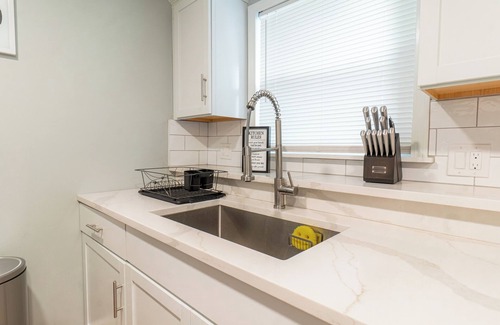 Saugus Apartment | Cozy 2-bedroom apartment near Boston with free Wi-Fi, parking, laundry & dryer