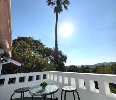 Muckleneuk Apartment | Cozy 2 bedroom apt with views
