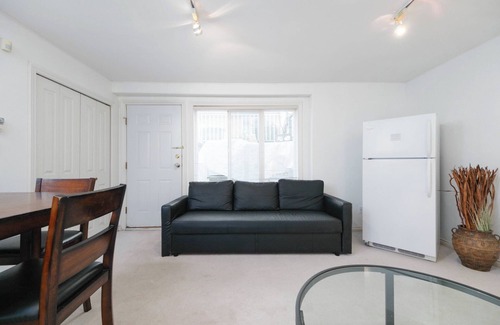Oakridge Apartment | Cozy 2-Bedroom Basement Guesthouse with Private Entrance