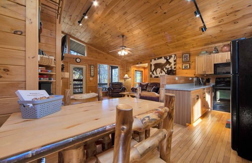 Bryson City Cabin | Cozy 2-Bedroom Cabin Retreat near the Nantahala Outdoor Center