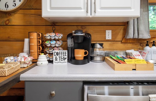 Clinton Cabin | Cozy 2-bedroom cabin in charming Clinton with AC, WiFi, Family friendly.