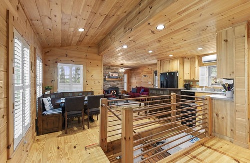 Hayward Cabin | Cozy 2 bedroom cabin on the water - great location, must see!