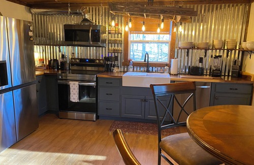 Pegram Cabin | Cozy 2-bedroom cabin on 5 private acres in charming Pegram, TN