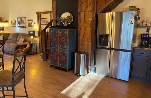 Pegram Cabin | Cozy 2-bedroom cabin on 5 private acres in charming Pegram, TN