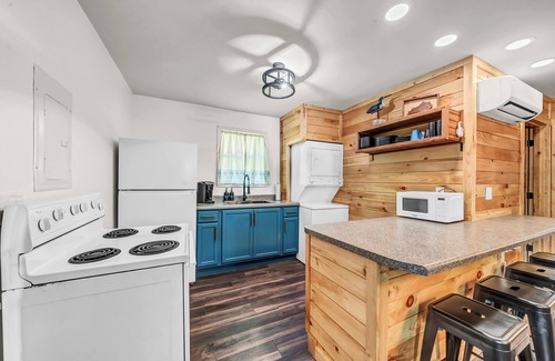 Wellington Cabin | Cozy 2-bedroom cabin in charming Wellington with Hot tub
