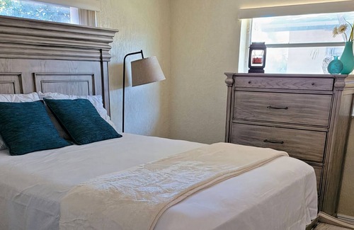 Garden Isles Apartment | Cozy 2 bedroom close to beach and highway