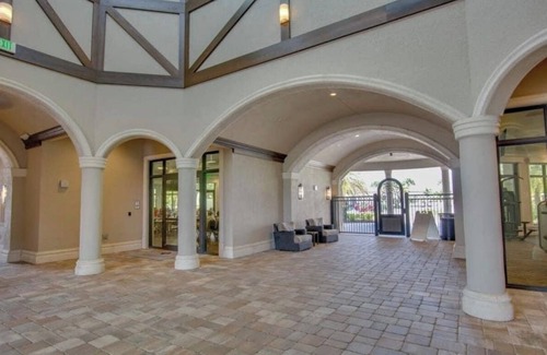 Lakewood Ranch Condo | Cozy 2-bedroom condo in Lakewood National with golf privileges and amenities.