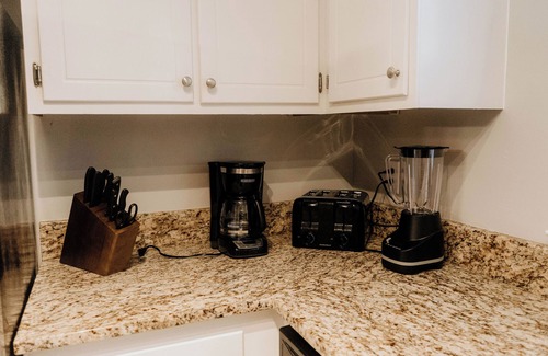 Charlotte Condo | Cozy 2-bedroom condo in heart of Charlotte with AC, WiFi