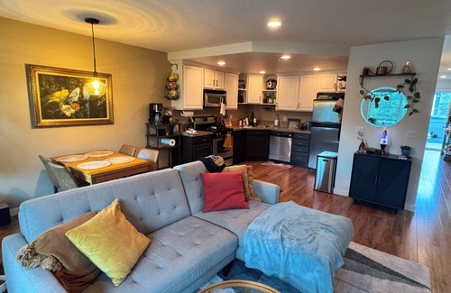 Rye Condo | Cozy 2-bedroom condo in enchanting Vancouver with WiFi, AC