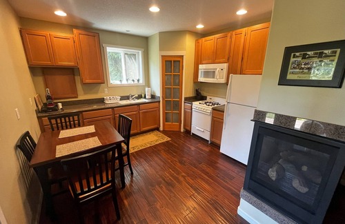 Washougal House | Cozy 2-bedroom cottage in Washougal with AC