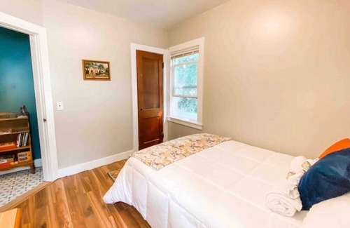 Poultney Cottage | Cozy 2 bedroom cottage located on Poultney River