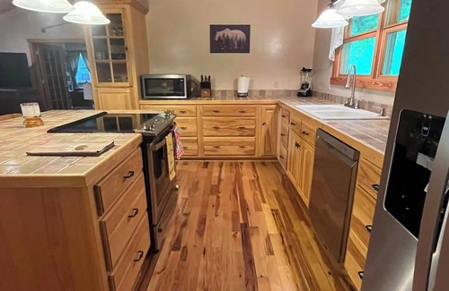 Topton Cottage | Cozy 2-bedroom cottage. with a beautiful mountain view in lovely Nantahala, NC.