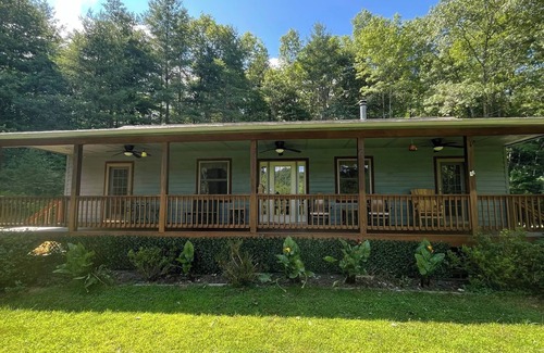 Topton Cottage | Cozy 2-bedroom cottage. with a beautiful mountain view in lovely Nantahala, NC.