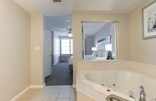 Brush - Stewarts Resort | Cozy 2-Bedroom Deluxe Suite in Beautiful Daytona Beach!n