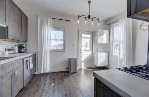 Lower East Side Apartment | Cozy 2 Bedroom Downtown Milwaukee Apartment