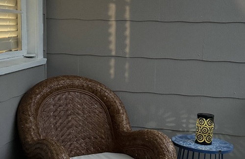 Clermont House | Cozy 2 bedroom downtown Clermont . Lake views by the West Orange Bike Trail.