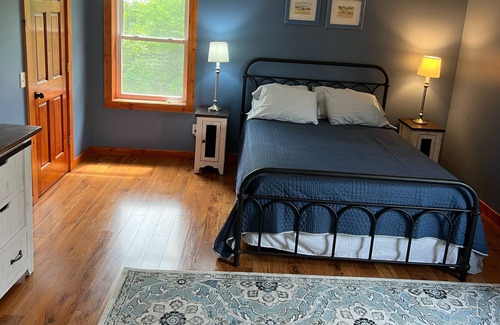 Richmond Other | Cozy 2 bedroom farmhouse close to town