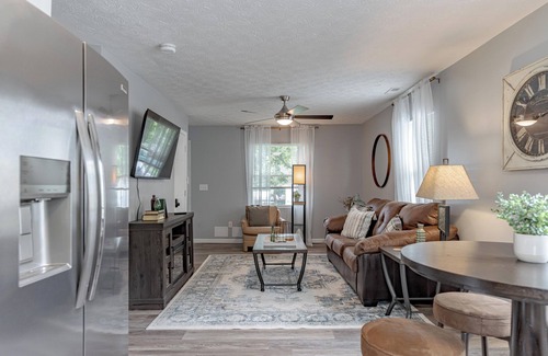 Elizabethtown House | Cozy 2-bedroom house centrally located in Elizabethtown