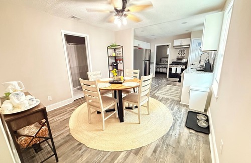 Uptown House | Cozy 2 bedroom Home by St. Jude & I-40. Downtown-Memphis