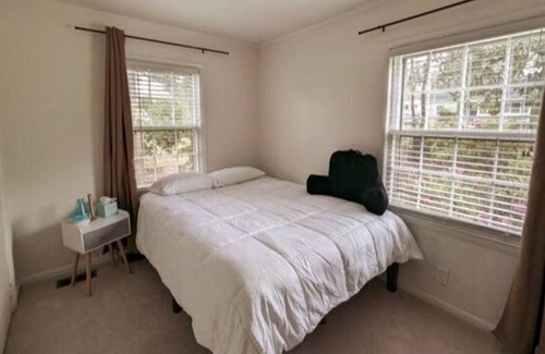 East Raleigh House | Cozy 2 Bedroom Home For Traveling Nurses