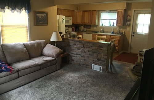 Duluth House | Cozy 2 bedroom home--great Duluth location--just minutes from Canal Park!
