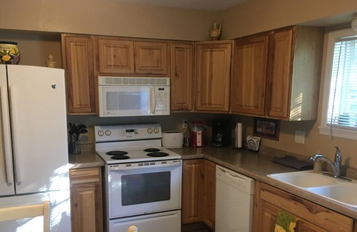 Duluth House | Cozy 2 bedroom home--great Duluth location--just minutes from Canal Park!