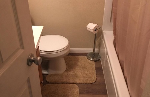 Duluth House | Cozy 2 bedroom home--great Duluth location--just minutes from Canal Park!