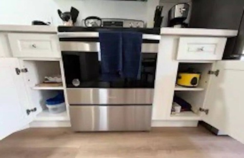 Rialto House | Cozy 2 bedroom home in Rialto with Mountain & Garden Views, near Downtown.
