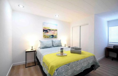 Rialto House | Cozy 2 bedroom home in Rialto with Mountain & Garden Views, near Downtown.