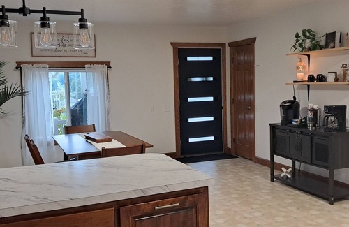 Dundee House | Cozy 2-bedroom home in Winesburg