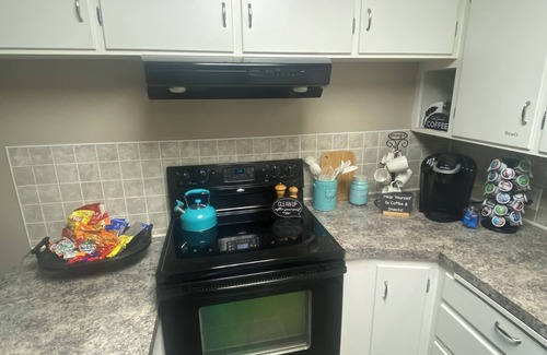 McPherson House | Cozy 2-bedroom home near McPherson College/park with HUGE yard- NO CLEANING FEES