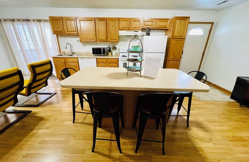 Montrose House | Cozy 2 Bedroom Home on Lake Vermillion with Lake Views and Ice Fishing Access