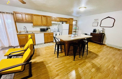 Montrose House | Cozy 2 Bedroom Home on Lake Vermillion with Lake Views and Ice Fishing Access