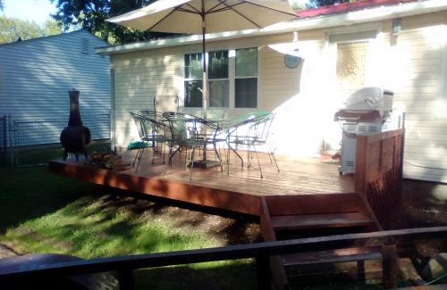 Lake Breeze Park House | Cozy 2 Bedroom Home