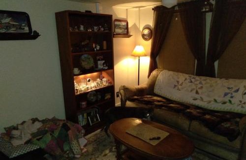 Lake Breeze Park House | Cozy 2 Bedroom Home