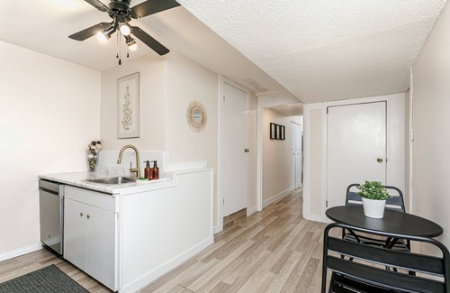 Mayfield House | Cozy 2-bedroom Home with Gym Near Downtown/WEM