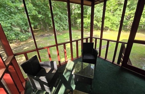 Riverdale House | Cozy 2-bedroom house with AC and WiFi in College Park