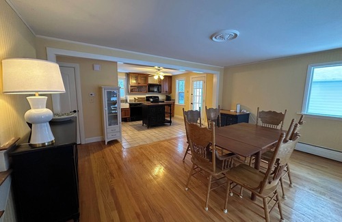 Scarborough House | Cozy 2-bedroom house with WiFi in Scarborough