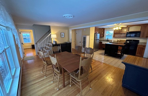 Scarborough House | Cozy 2-bedroom house with WiFi in Scarborough