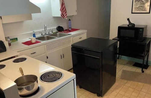 Dayton House | Cozy 2-bedroom house in charming Dayton with WiFi, AC