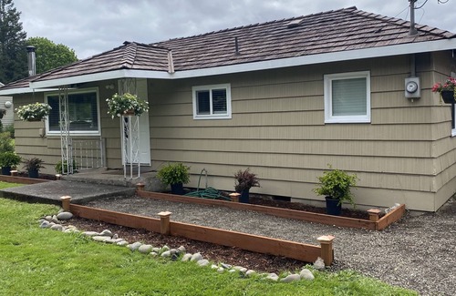 Forks House | Cozy 2 bedroom house on 1.5 acres