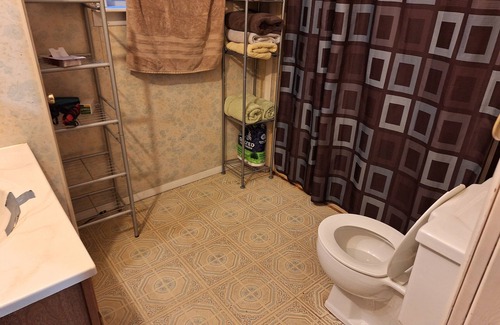 Ellington House | Cozy 2-bedroom house in nice Ellington with WiFi, AC