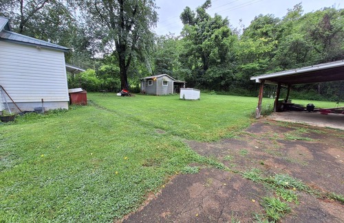 Ellington House | Cozy 2-bedroom house in nice Ellington with WiFi, AC