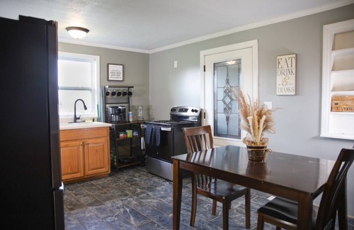 Jamestown House | Cozy 2-bedroom house in Jamestown with AC, WiFi