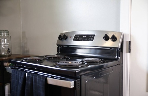 Jamestown House | Cozy 2-bedroom house in Jamestown with AC, WiFi