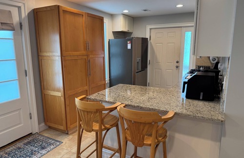 Rockville House | Cozy 2-bedroom house walkable to Rockville Metro Station and The Square