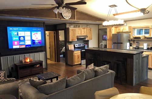 Yellville Cottage | Cozy 2 bedroom in Lead Hill by Bull Shoals Lake