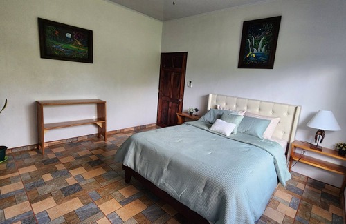 Penjamo Cabin | Cozy 2-bedroom lodge with WiFi, AC in tranquil San Ramón